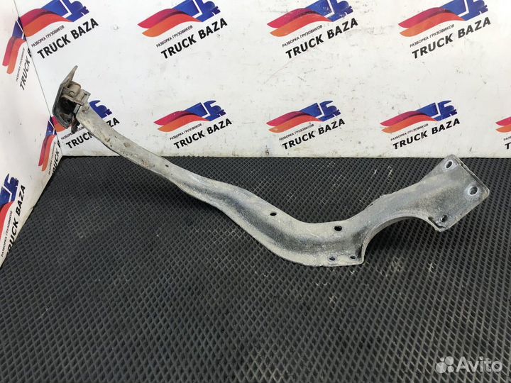 Кронштейн крыла правого