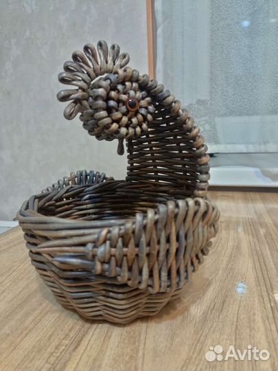 Корзина плетеная из бумажной лозы