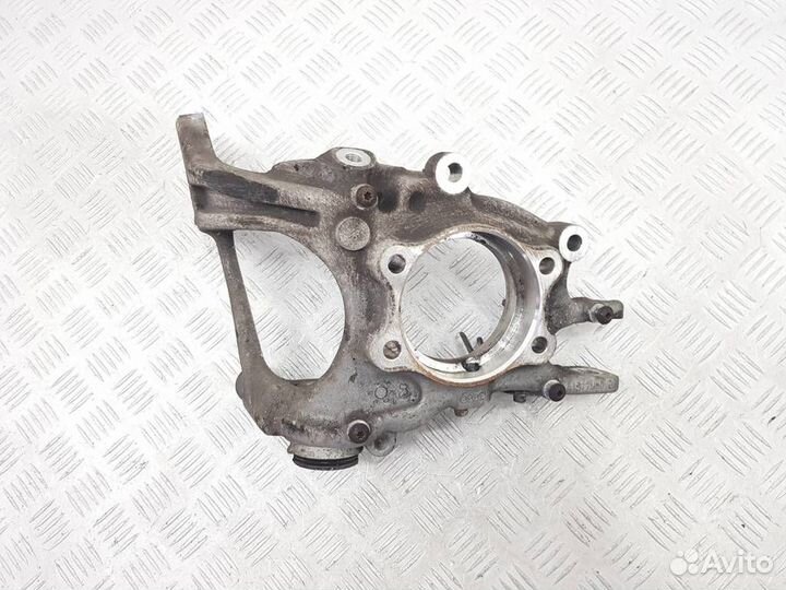 8R0505435 Кулак задний левый Porsche Macan