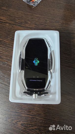 Держатель для телефона в машину с зарядкой