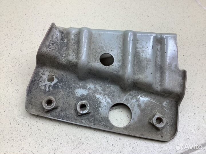 Кронштейн крепления крыла правый Nissan Qashqai+2