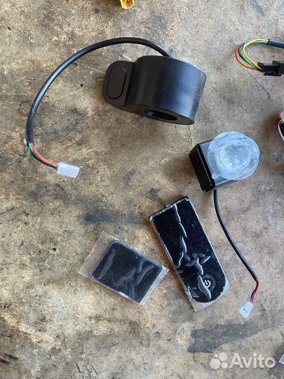 Курок газа для электросамоката и фонарик