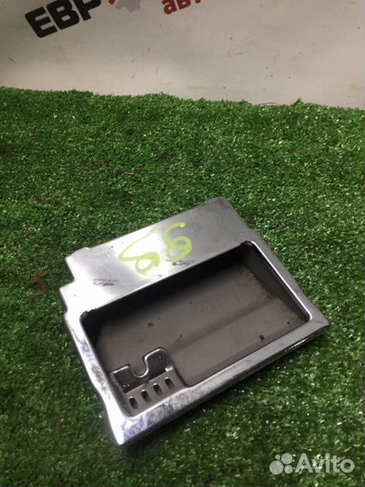 Пепельница передняя Audi A6 универсал 2.5 AKN 2000