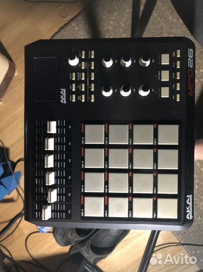 Akai mpd 26 миди контроллер