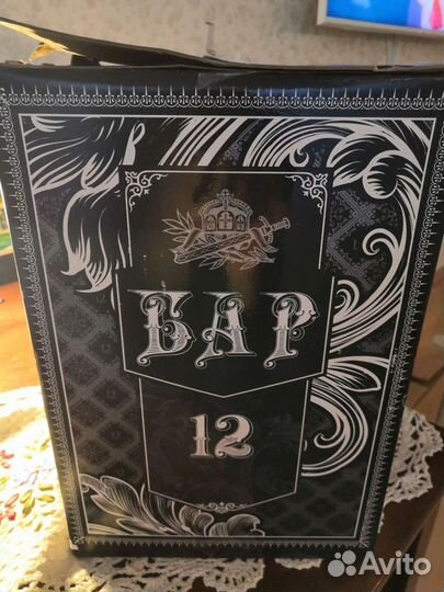 Набор бокалов на деревянной подставке