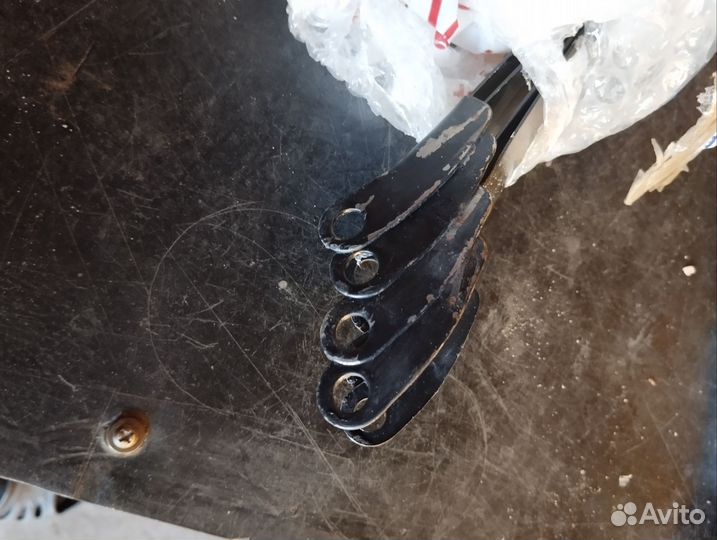 Накладки порогов УАЗ. Крепления баков УАЗ патриот