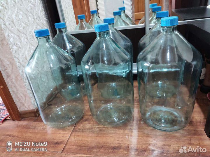 Бутыль стеклянная 20 литров,10 л. В х.Коржевский