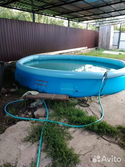 Надувной бассейн