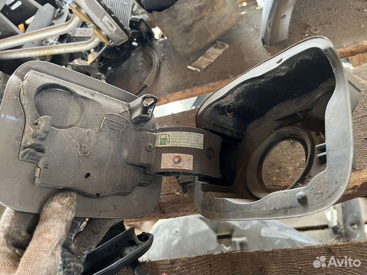 Лючок бензобака Citroen C-elysee