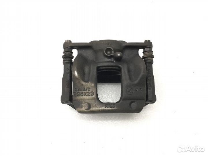 Суппорт передний правый Mercedes Cla C117 1.6 2014