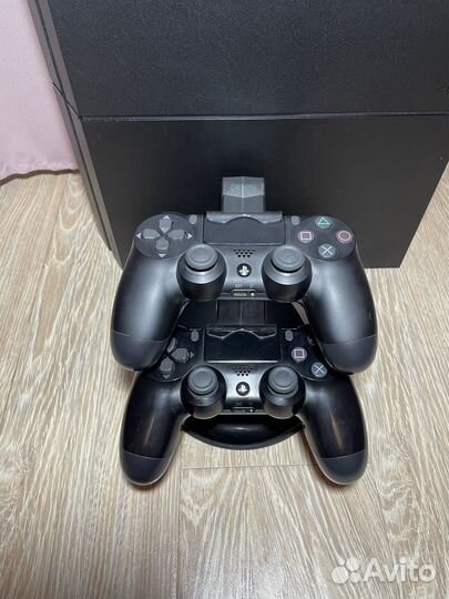 Sony PS4 fat + 70 игр 2 геймпада