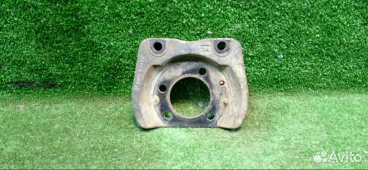 Щиток тормозного механизма задний правый Opel