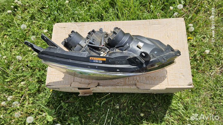 Renault Koleos 1 2008-2011 год фара правая ксенон