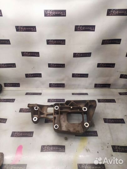 VAG Кронштейн генератора VW golf
