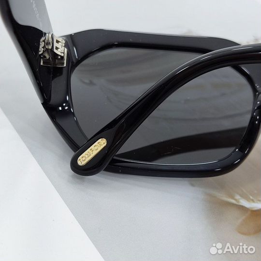 Солнцезащитные очки Tom Ford FT0917 black