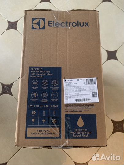 Водонагреватель Electrolux EWH 30 Royal Flash новы