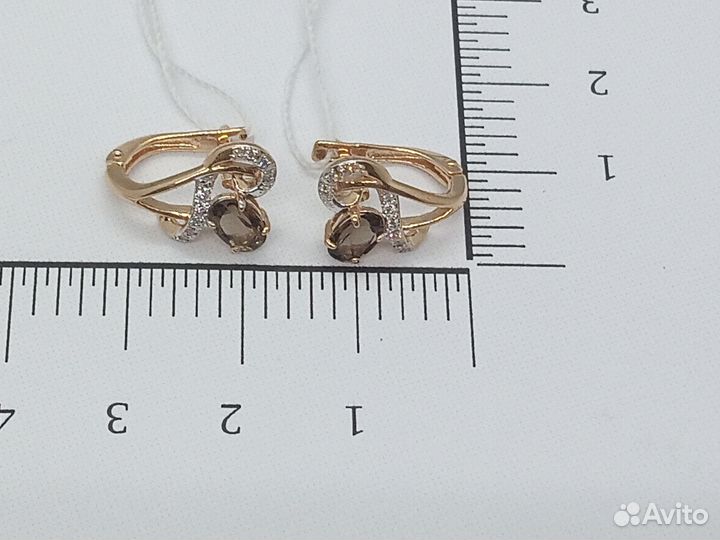 Золотые серьги с камнем