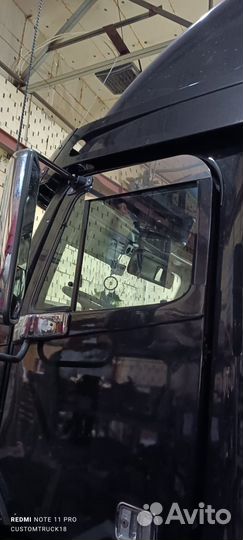 Ветровики на Freightliner