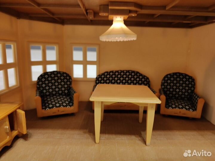 Sylvanian families домик со светом и мебелью