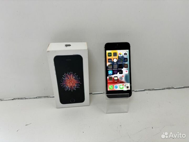 iPhone SE, 32 ГБ