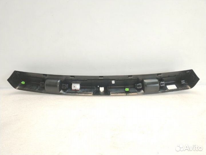 Накладка крышки багажника задняя Mercedes-Benz