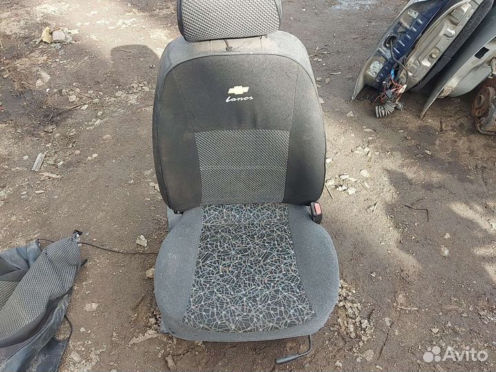 Сиденья передние правое, левое Шевроле Ланос