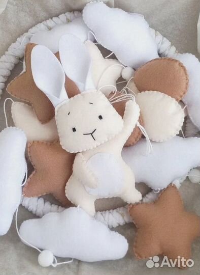 Мобиль детский музыкальный на кроватку из фетра