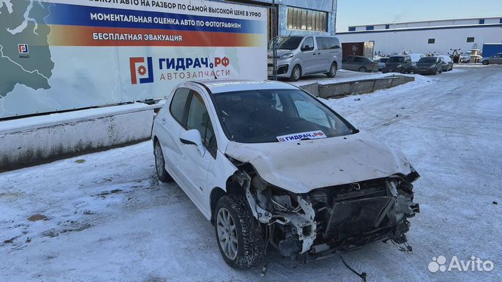 Направляющая стекла двери передняя правая Peugeot