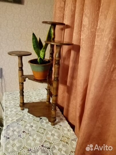 Подставка под цветы. Дерево