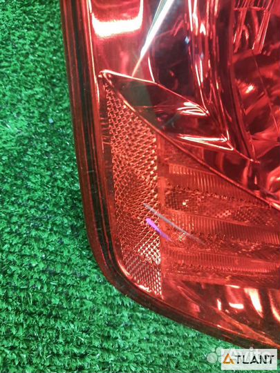 Фонарь задний левый toyota IST