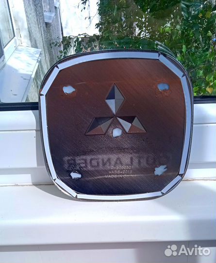 Накладка на лючок бензобака Mitsubishi Outlander 3