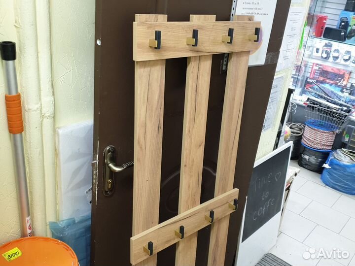 Вешалка настенная