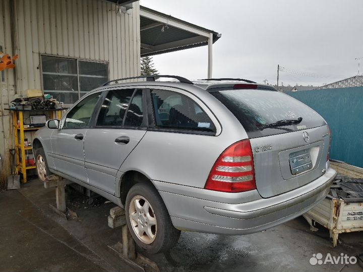 Рычаг на Mercedes-Benz C-Class Station Wagon S203