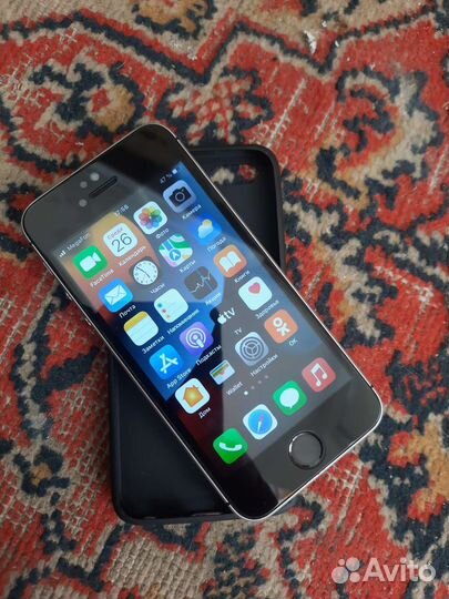 Телефон iPhone 5SE