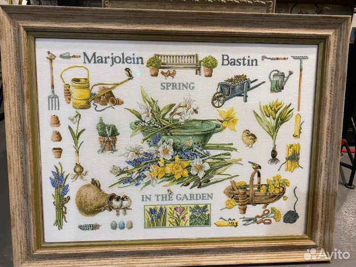 Картина крестиком в раме с музейным стеклом