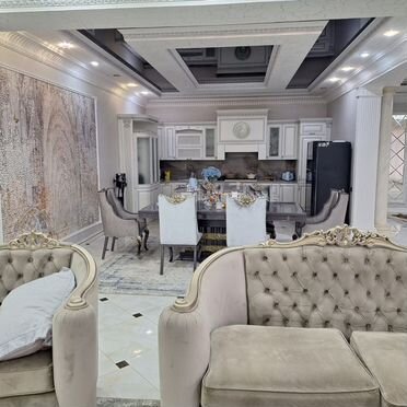 Дом 400 м² на участке 8 га