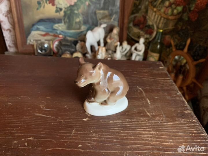 Статуэтка лфз «Медвежонок присевший»