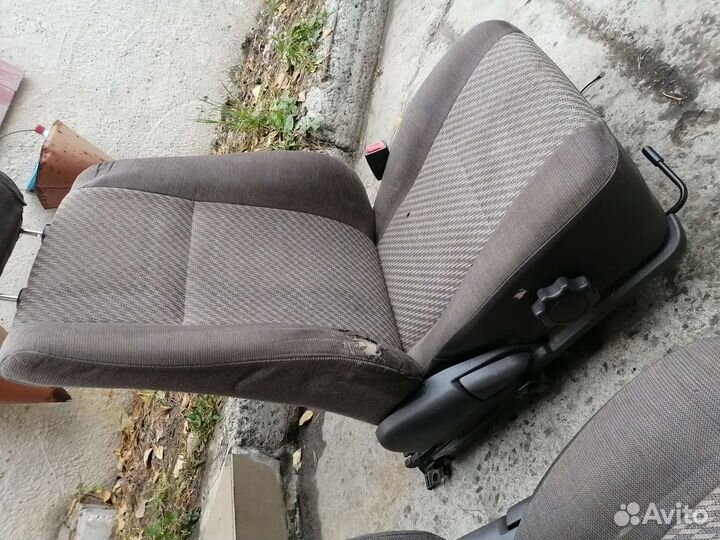 Сиденья передние toyota corona st190