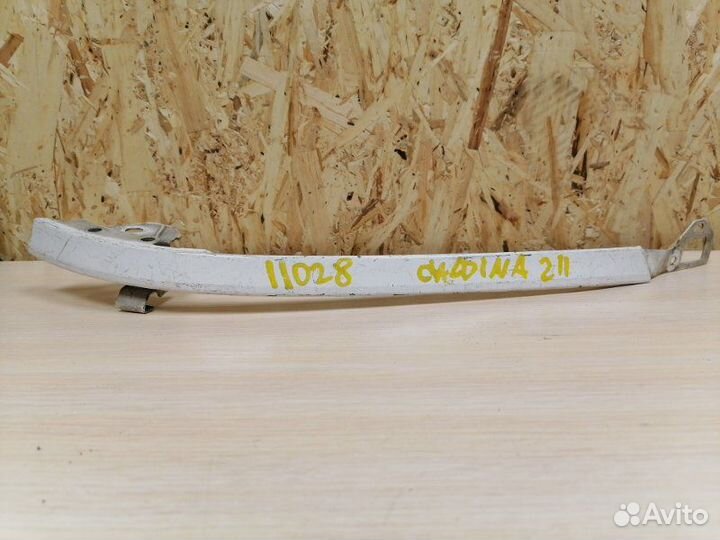 Планка под фары правая Toyota Caldina AT211