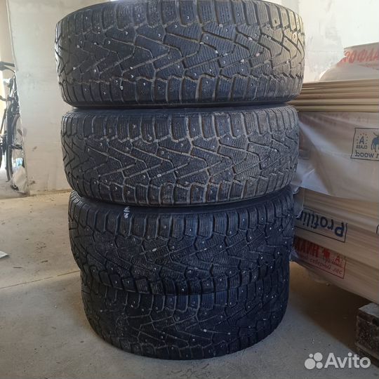 Pirelli Ice Zero 215/55 R17