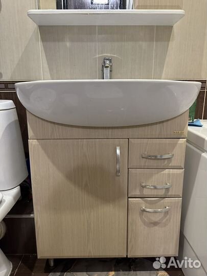 Раковина с тумбой и ящик с зеркалом бу