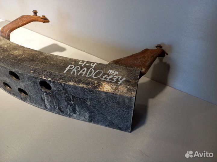 Усилитель бампера передний Toyota Land Cruiser