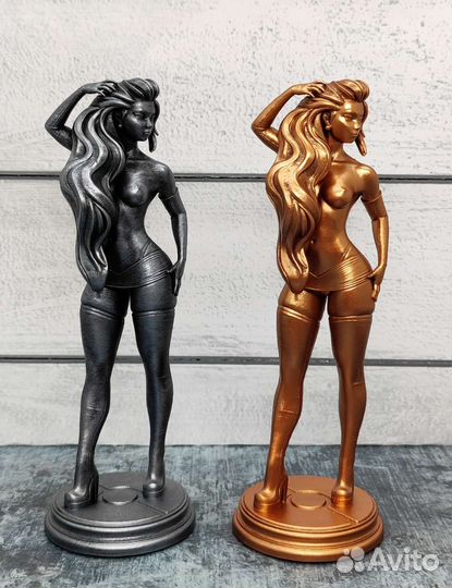 Статуэтка девушки цвет бронза и серебро