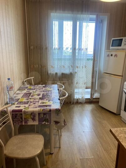 2-к. квартира, 58 м², 1/3 эт.