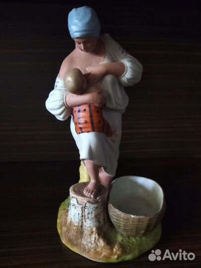 Статуэтка Вербилки. Крестьянка. СССР. Фарфор