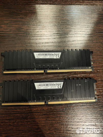 Corsair Vengeance 16гб LPX CMK16GX4M4A2800C16