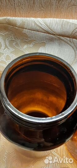 Банки из тёмного толстого стекла