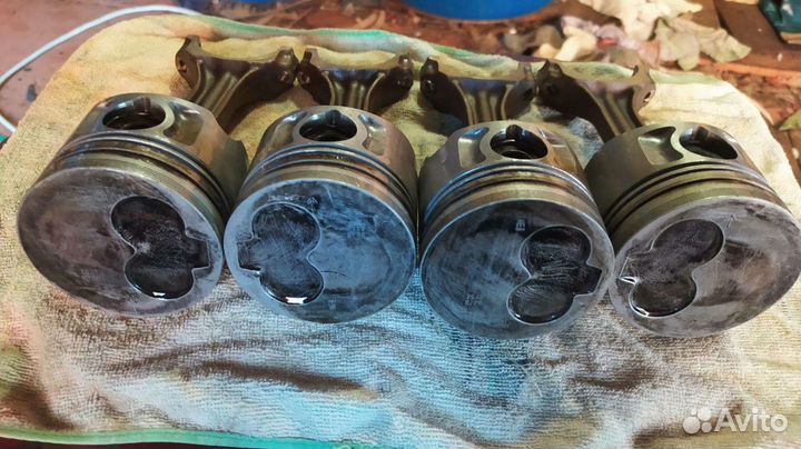 Поршень двигателя