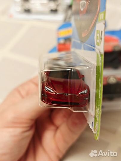 Hot Wheels Tesla Model S Plaid Tesla Model Y