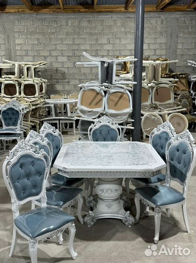 Стол и стулья в гостиную. В наличии